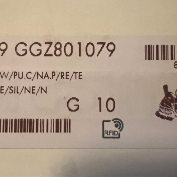 Gucci iconic flashtrek in black and gold. Size UK 10- runs US 10.5/11. - Picture 6 of 13